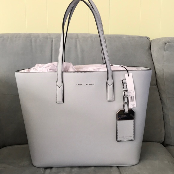 Handbags - Authentic Marc Jacobs purse